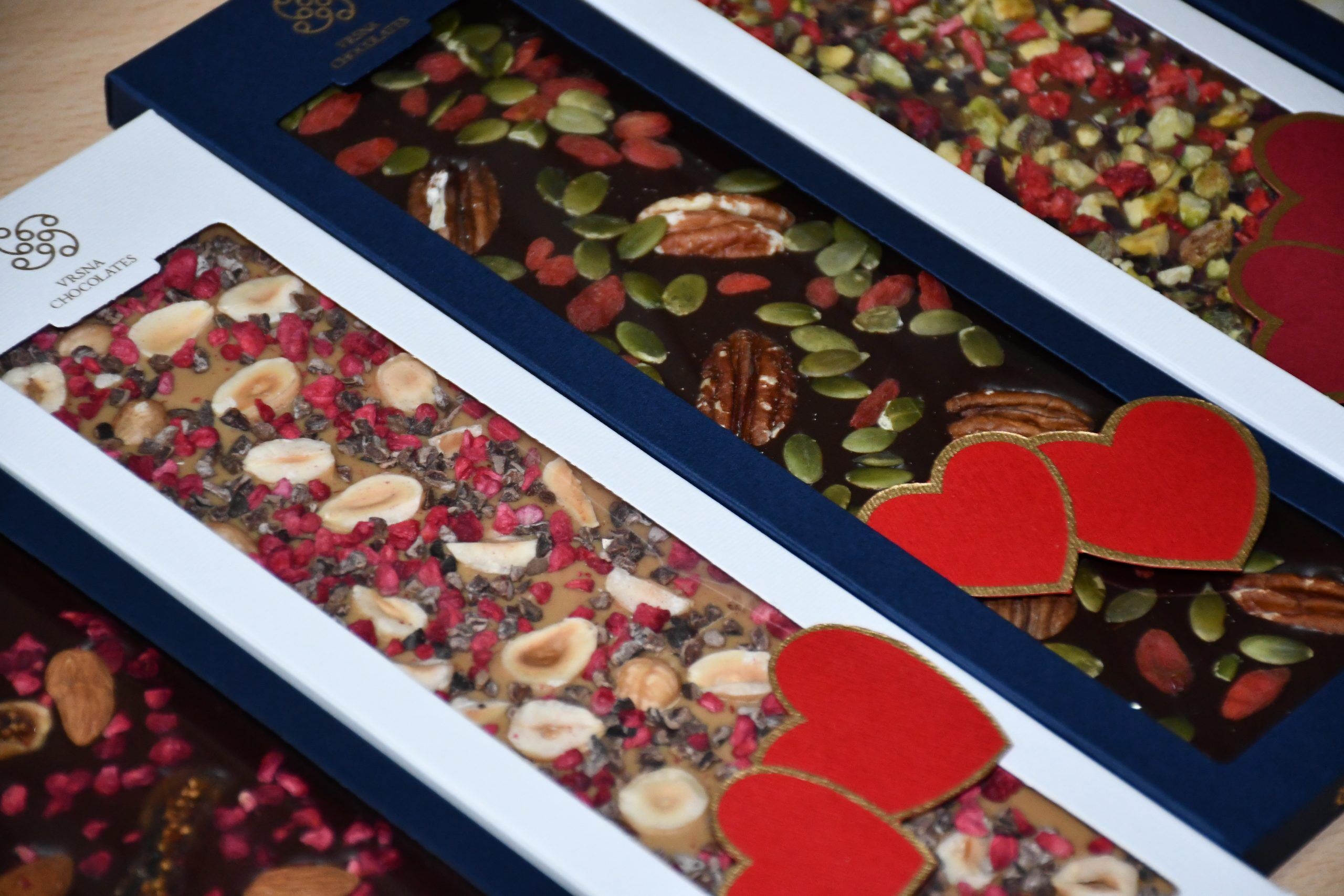 Navigator Srce, mliječna - pistacio, jagoda i latice ruže, 120g - Slika 2